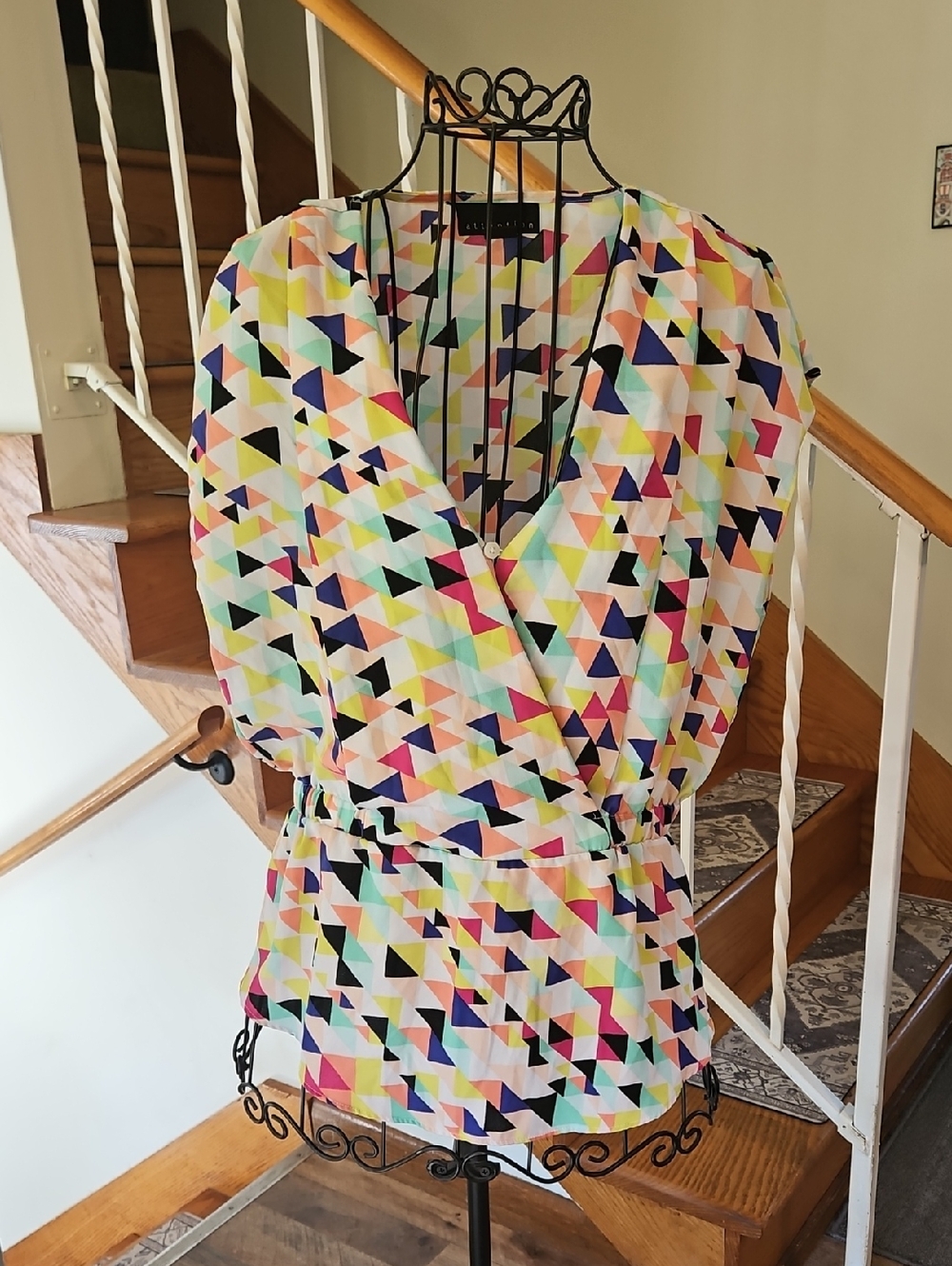 👚Attention Colorful Geometric Wrap Top